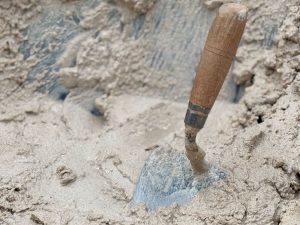 Four avec réchaud finition brique.