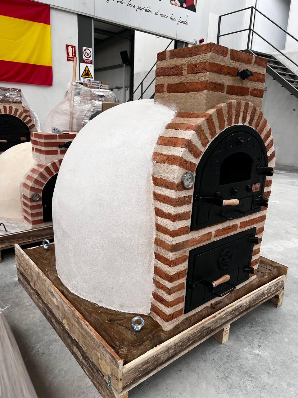 Four avec réchaud finition brique.
