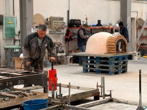 Fabrication artisanale de fours à bois