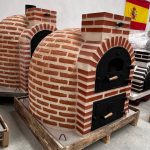 Four avec réchaud finition brique.