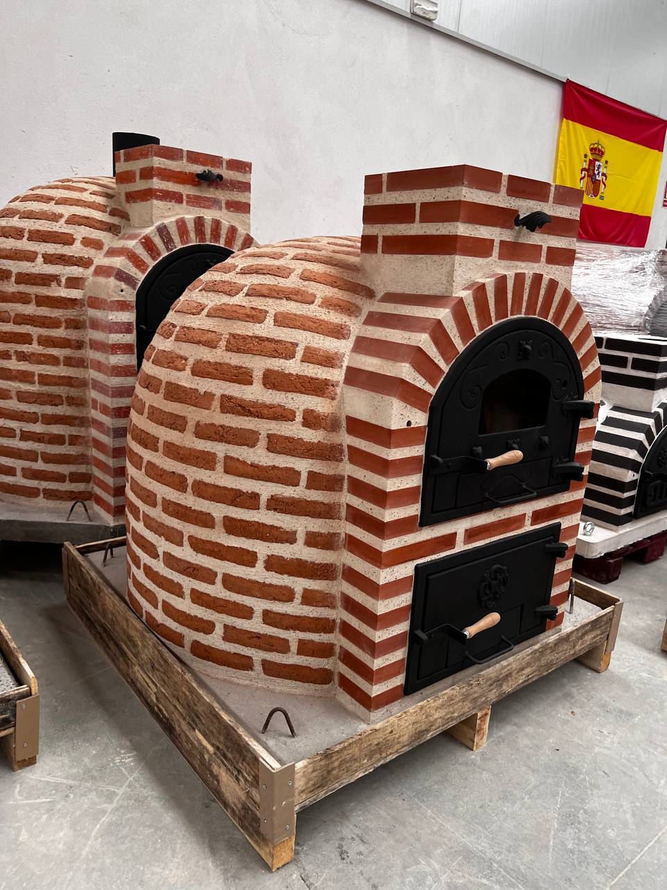 Four avec réchaud finition brique.
