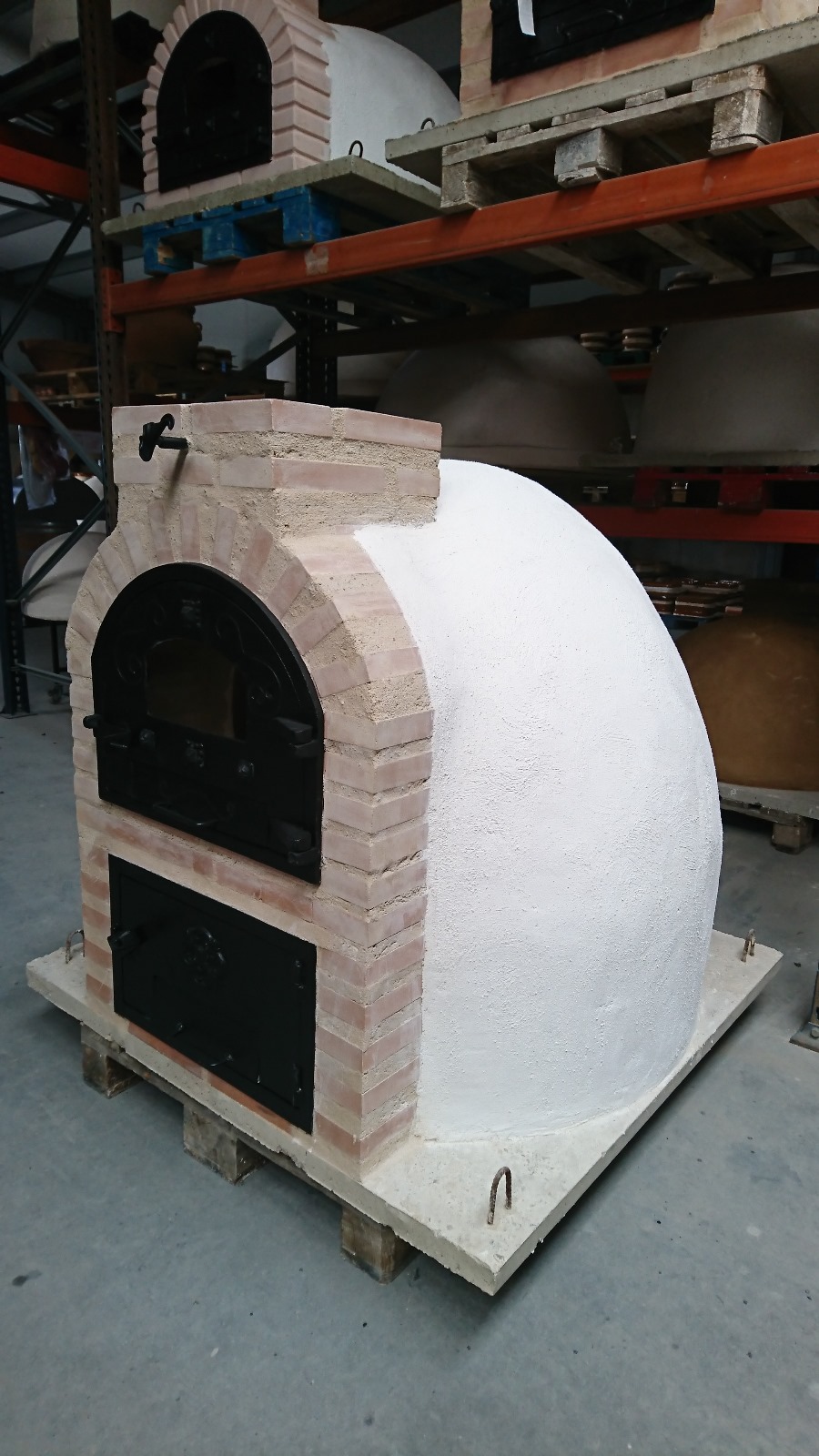 Four avec réchaud finition brique.